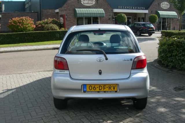 Toyota Yaris (1999) thumbnail 3