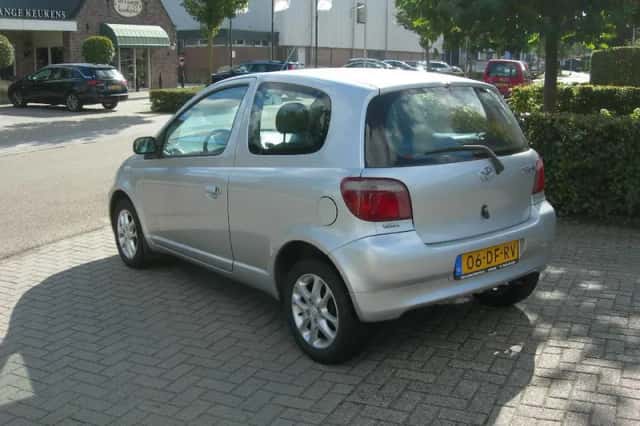 Toyota Yaris (1999) thumbnail 4