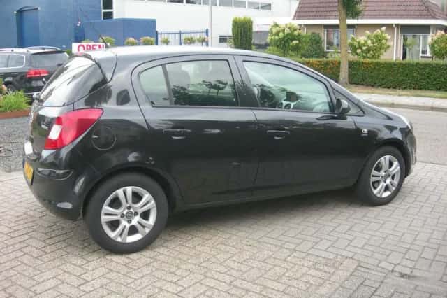 Opel Corsa (2014) thumbnail 2