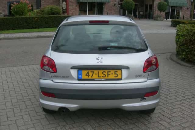 Peugeot 206+ (2010) thumbnail 3