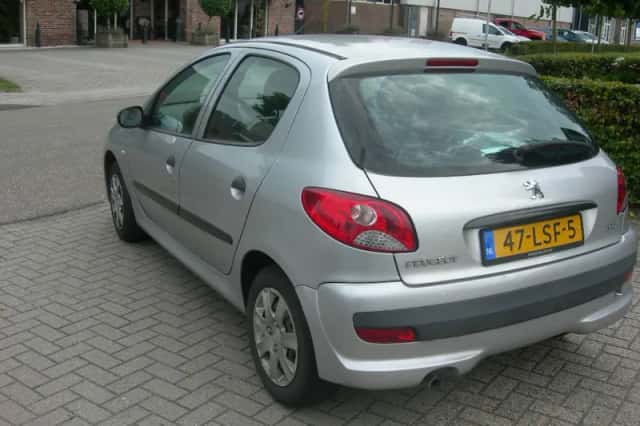 Peugeot 206+ (2010) thumbnail 4