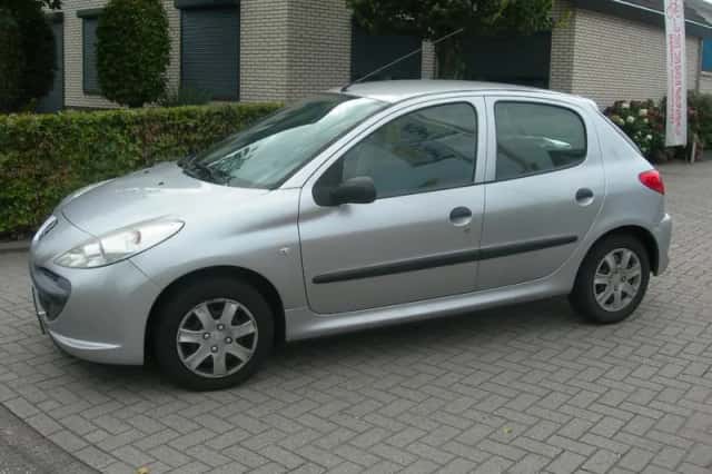 Peugeot 206+ (2010) thumbnail 5