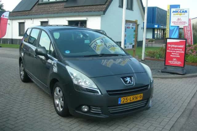 Peugeot 5008 (2010) thumbnail 1