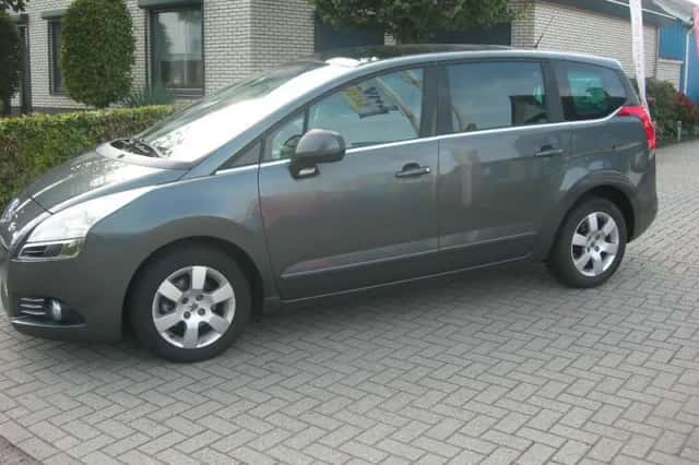 Peugeot 5008 (2010) thumbnail 5