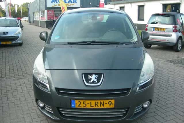Peugeot 5008 (2010) thumbnail 6