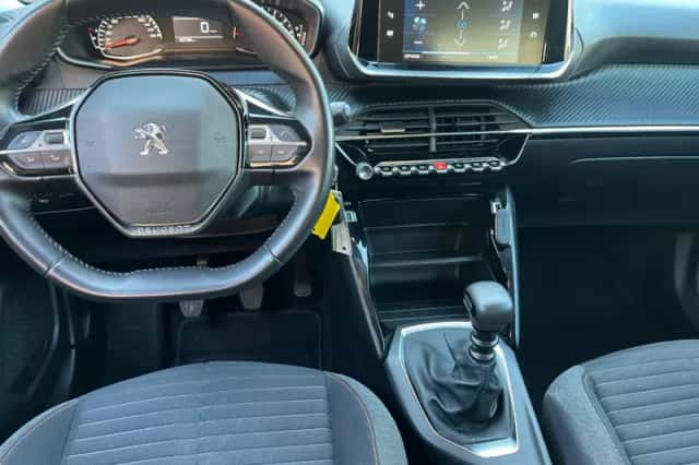Peugeot 2008 (2021) thumbnail 2