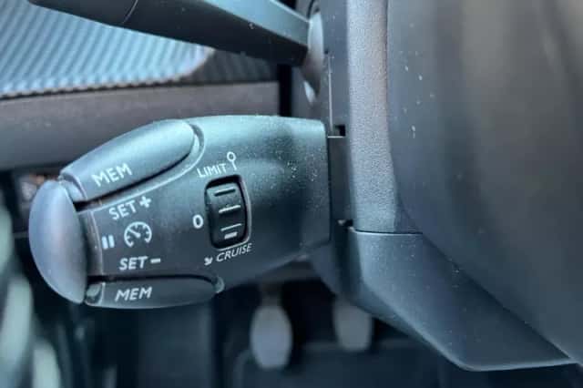 Peugeot 2008 (2021) thumbnail 5