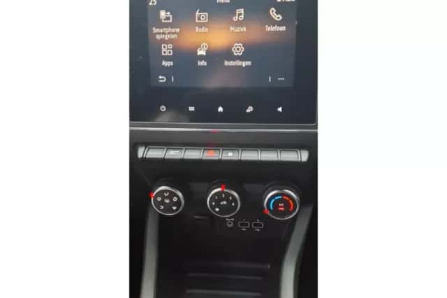 Renault Clio (2021) thumbnail 3