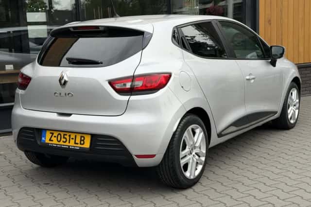 Renault Clio (2018) thumbnail 2