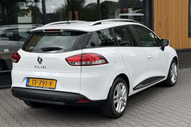 Renault Clio (2018) thumbnail 2
