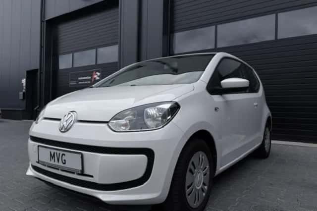 Volkswagen Up! (2016) thumbnail 3