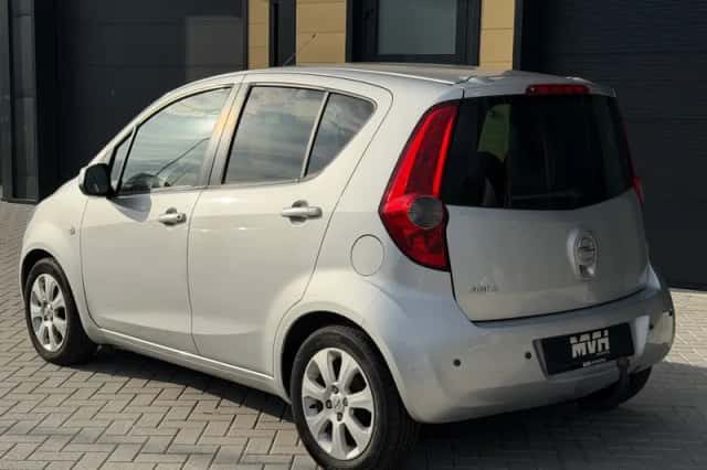Opel Agila (2008) thumbnail 4