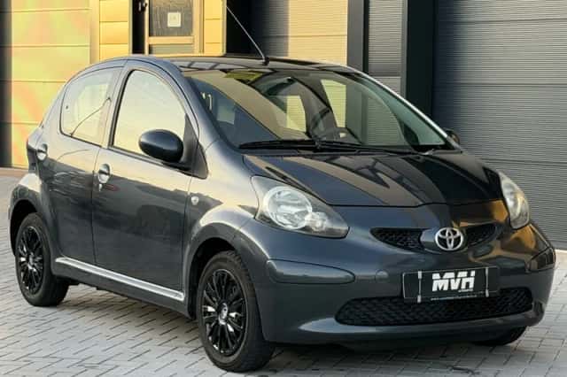 Toyota Aygo (2008) thumbnail 2
