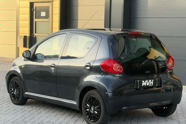 Toyota Aygo (2008) thumbnail 3