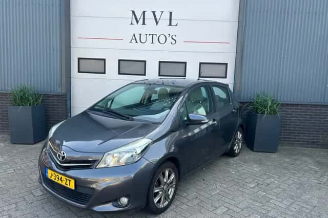 Toyota Yaris (2012) thumbnail 1
