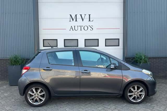 Toyota Yaris (2012) thumbnail 4