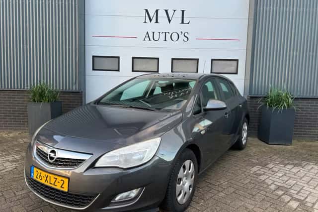 Opel Astra (2012) thumbnail 1
