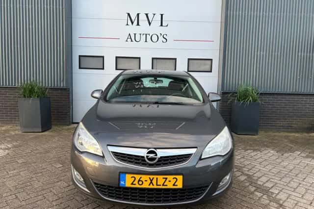 Opel Astra (2012) thumbnail 2