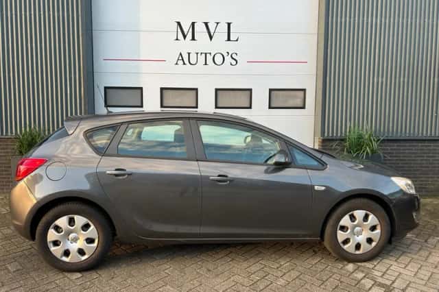 Opel Astra (2012) thumbnail 4