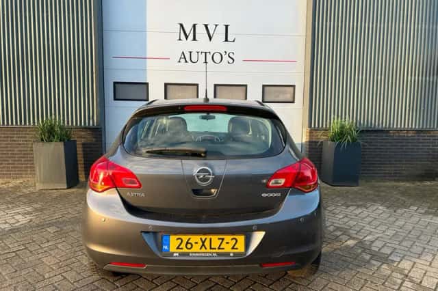 Opel Astra (2012) thumbnail 5