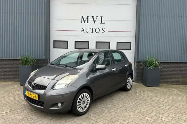 Toyota Yaris (2011) thumbnail 1