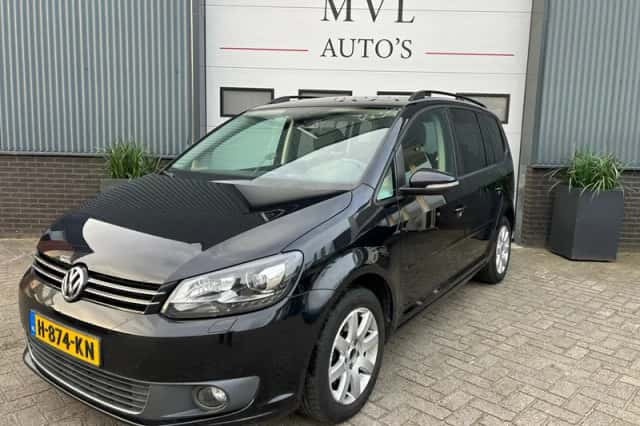 Volkswagen Touran (2015) thumbnail 1