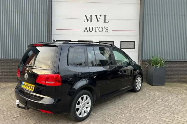 Volkswagen Touran (2015) thumbnail 3