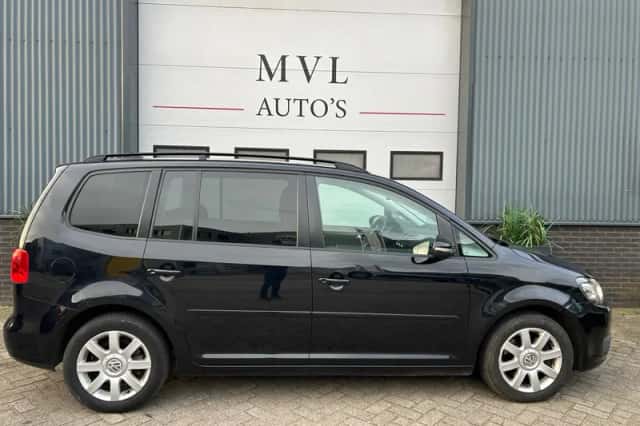 Volkswagen Touran (2015) thumbnail 4