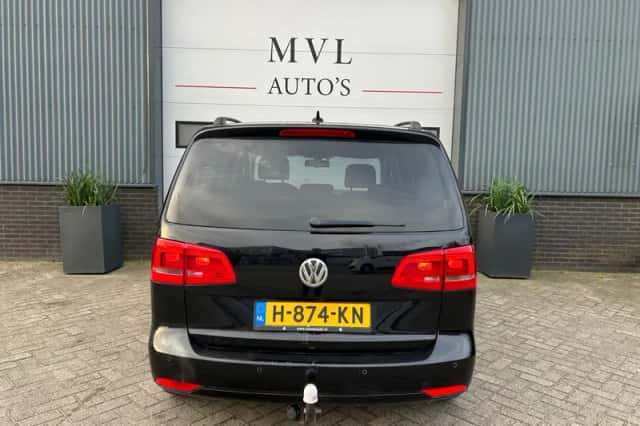 Volkswagen Touran (2015) thumbnail 5