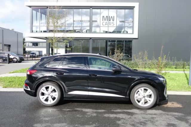 Audi Q4 e-tron (2023) thumbnail 2
