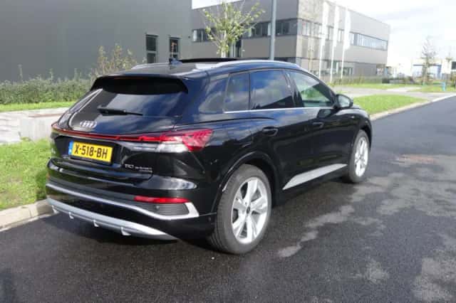 Audi Q4 e-tron (2023) thumbnail 4