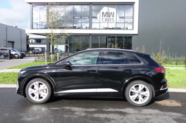 Audi Q4 e-tron (2023) thumbnail 5