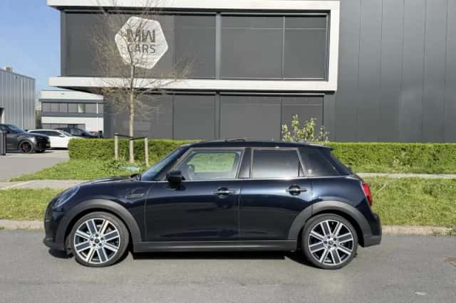 MINI Cooper (2023) thumbnail 6