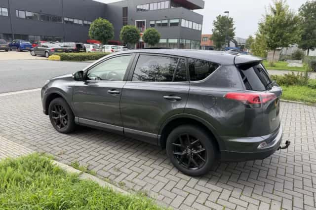 Toyota RAV4 (2018) thumbnail 4