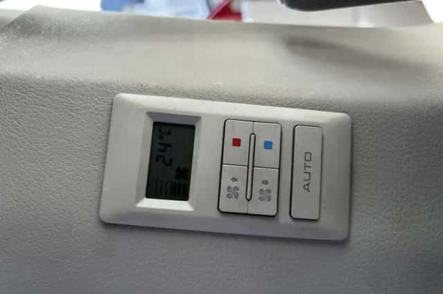 Volkswagen Multivan (2001) thumbnail 2