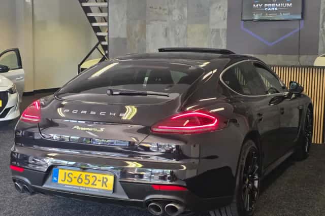 Porsche Panamera (2015) thumbnail 2