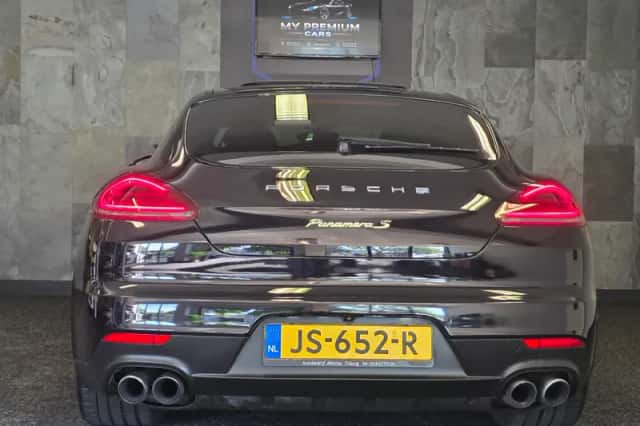 Porsche Panamera (2015) thumbnail 4