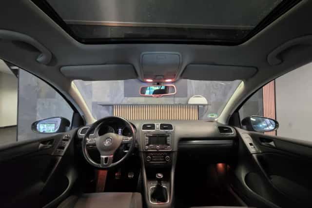 Volkswagen Golf (2011) thumbnail 2