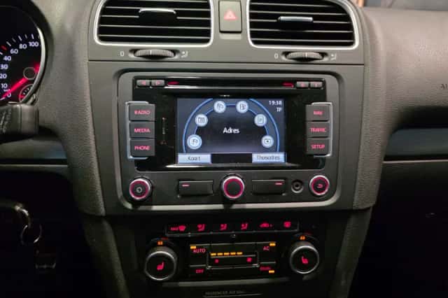 Volkswagen Golf (2011) thumbnail 4