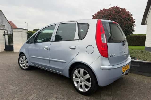 Mitsubishi Colt (2005) thumbnail 3