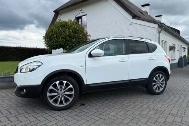 Nissan Qashqai (2010) thumbnail 1