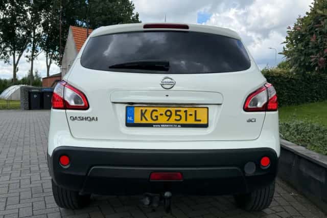 Nissan Qashqai (2010) thumbnail 4