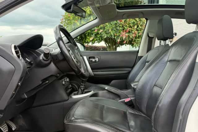 Nissan Qashqai (2010) thumbnail 5