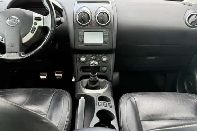 Nissan Qashqai (2010) thumbnail 6