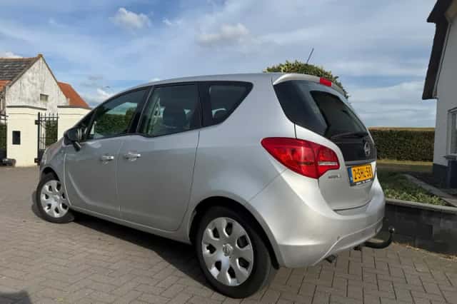 Opel Meriva (2011) thumbnail 3