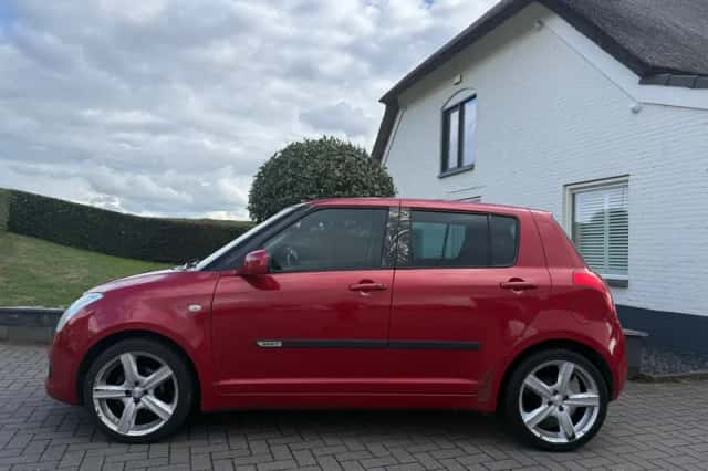 Suzuki Swift (2008) thumbnail 2