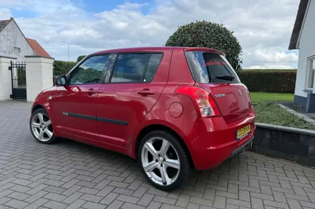 Suzuki Swift (2008) thumbnail 3