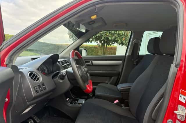 Suzuki Swift (2008) thumbnail 5