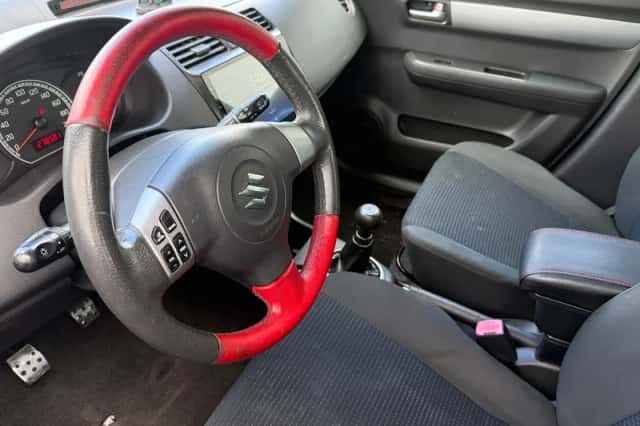Suzuki Swift (2008) thumbnail 6
