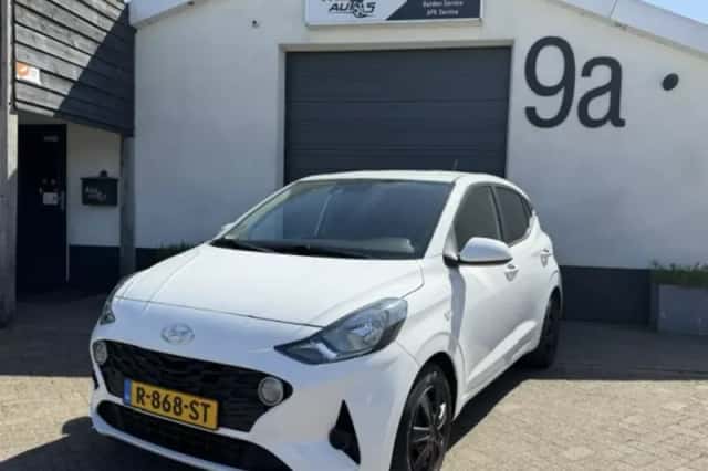 Hyundai i10 (2021) thumbnail 2